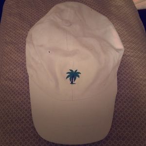 White hat super cute!!